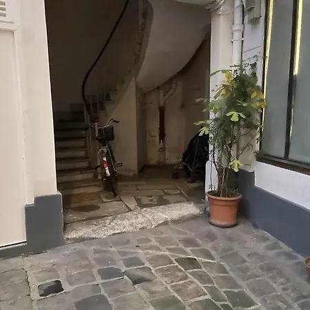Notre Dame De Nazareth Apartment
